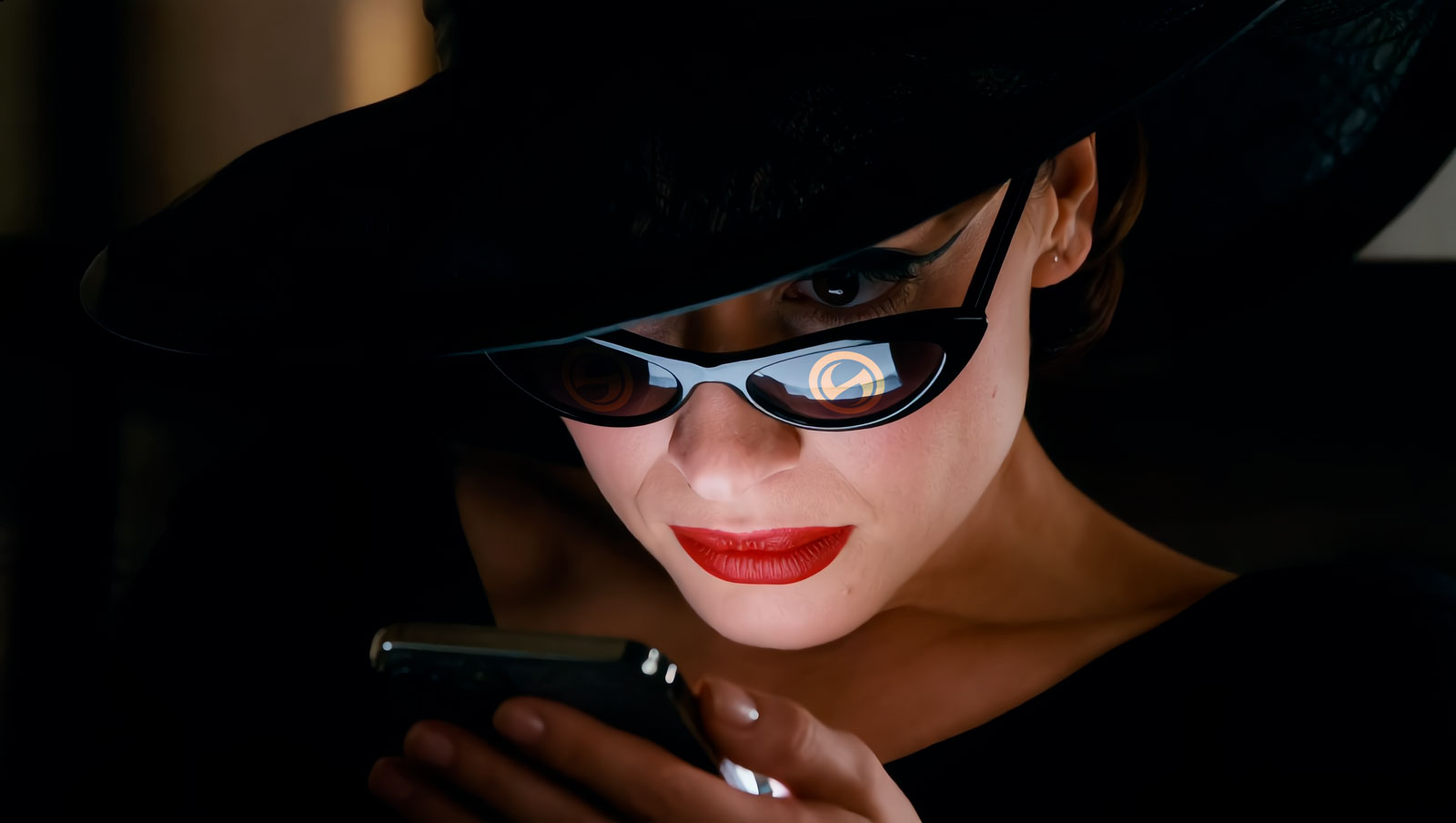 Players checking messages during a live Shadow session